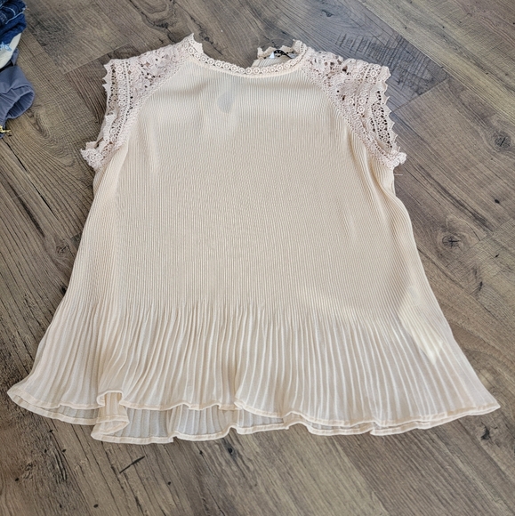 Zara Tops - Zara Accordion Pleat blouse size XS